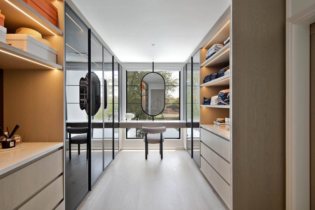 wardrobe in Creating Homes' project Casa Blanca, located in Jumeirah Islands, Dubai