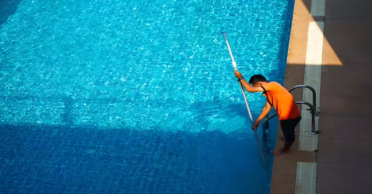 swimming pool maintenance services